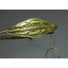 Gold diadem with scene of fighting animals
